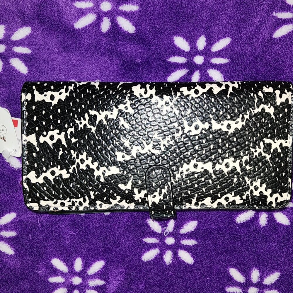 New never used Coach Wallet